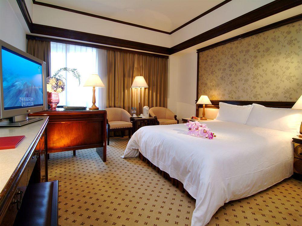 King'S Town Hotel Каосюн Екстериор снимка