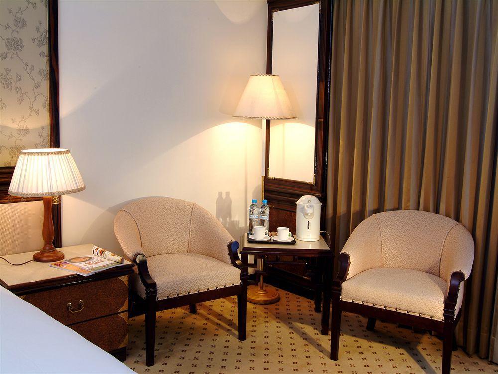 King'S Town Hotel Каосюн Екстериор снимка