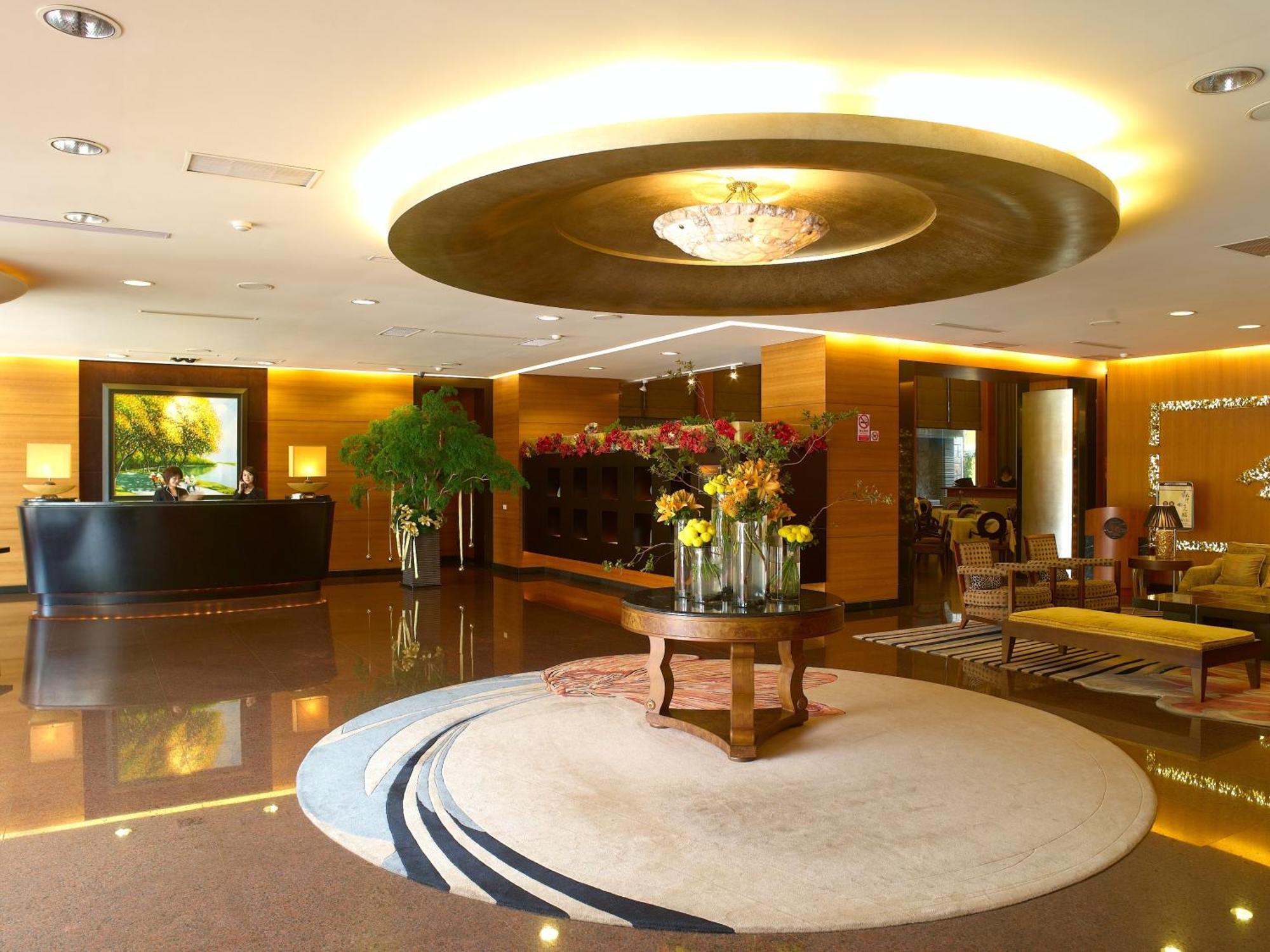 King'S Town Hotel Каосюн Екстериор снимка