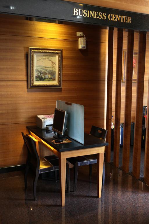 King'S Town Hotel Каосюн Екстериор снимка