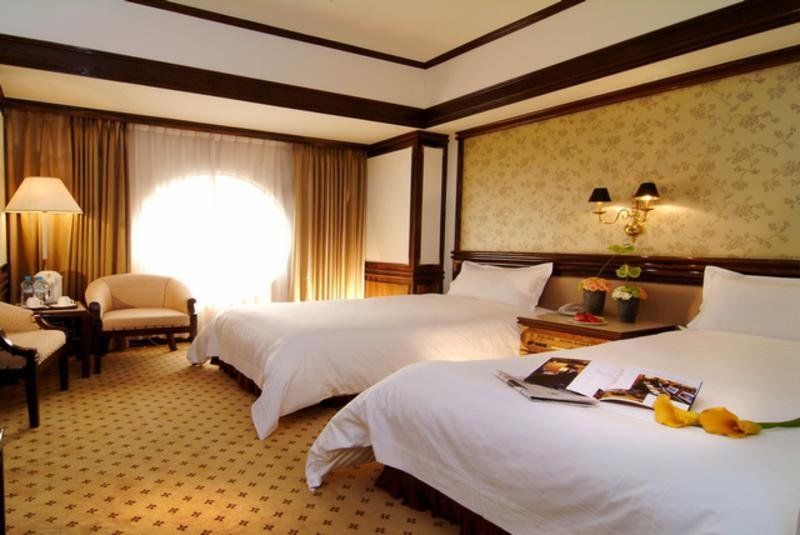King'S Town Hotel Каосюн Екстериор снимка