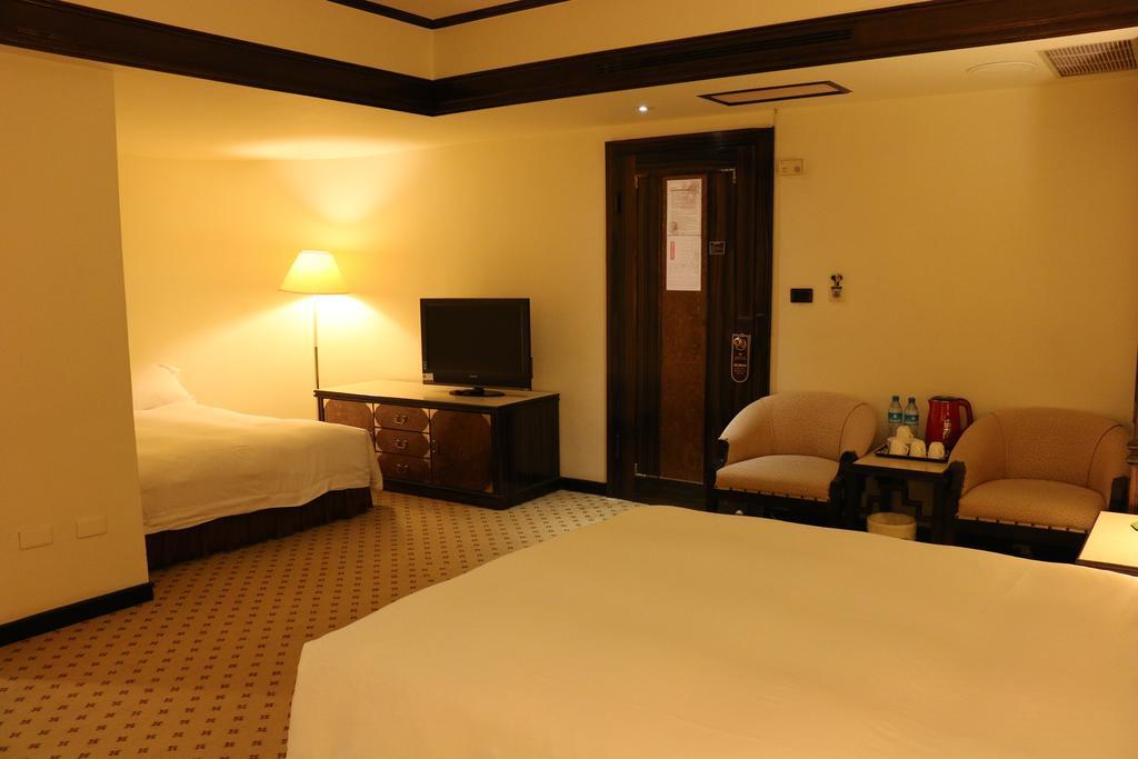 King'S Town Hotel Каосюн Екстериор снимка