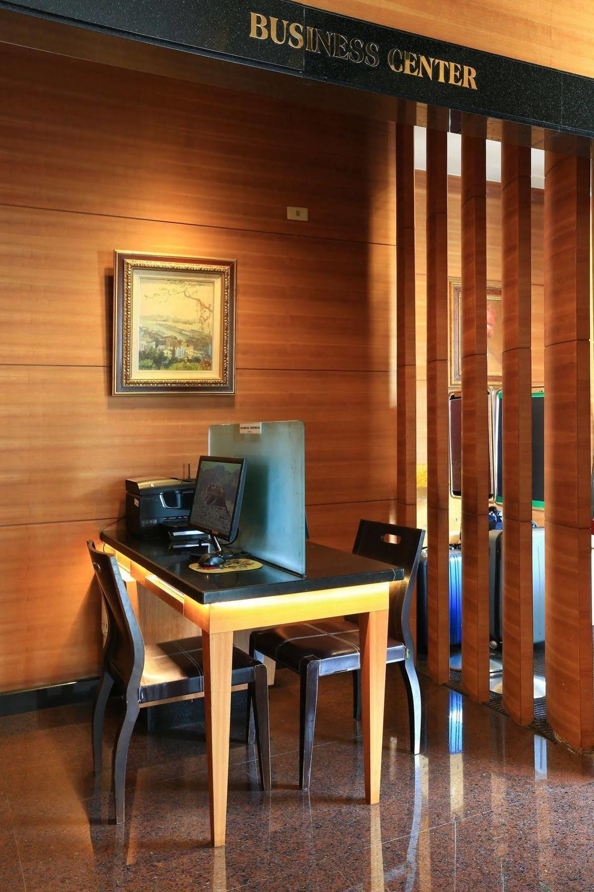 King'S Town Hotel Каосюн Екстериор снимка