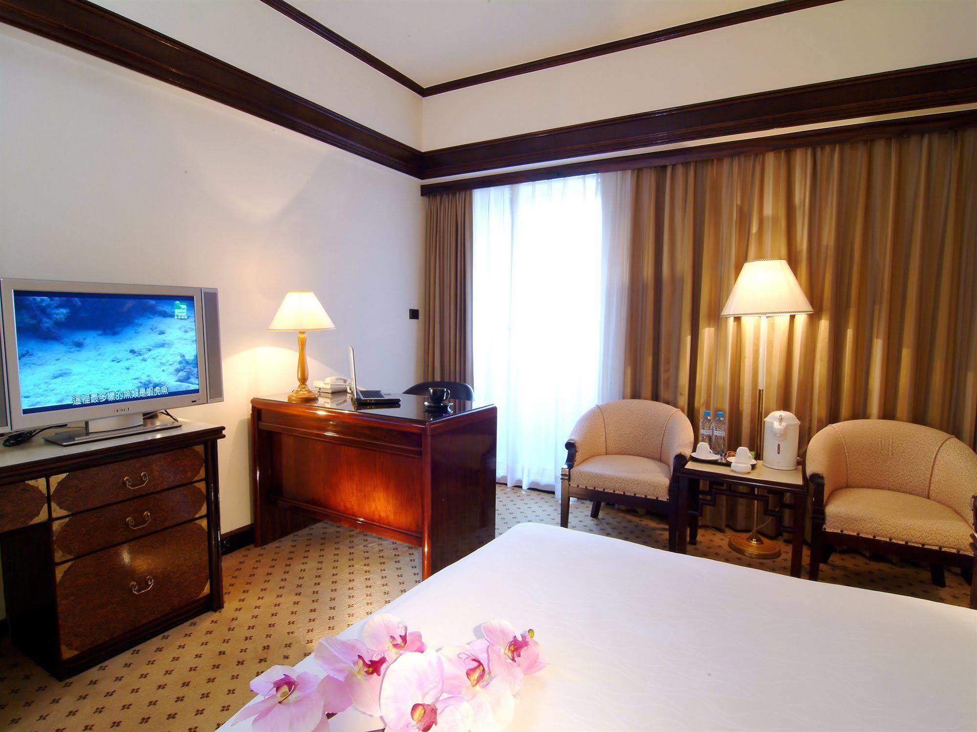 King'S Town Hotel Каосюн Екстериор снимка