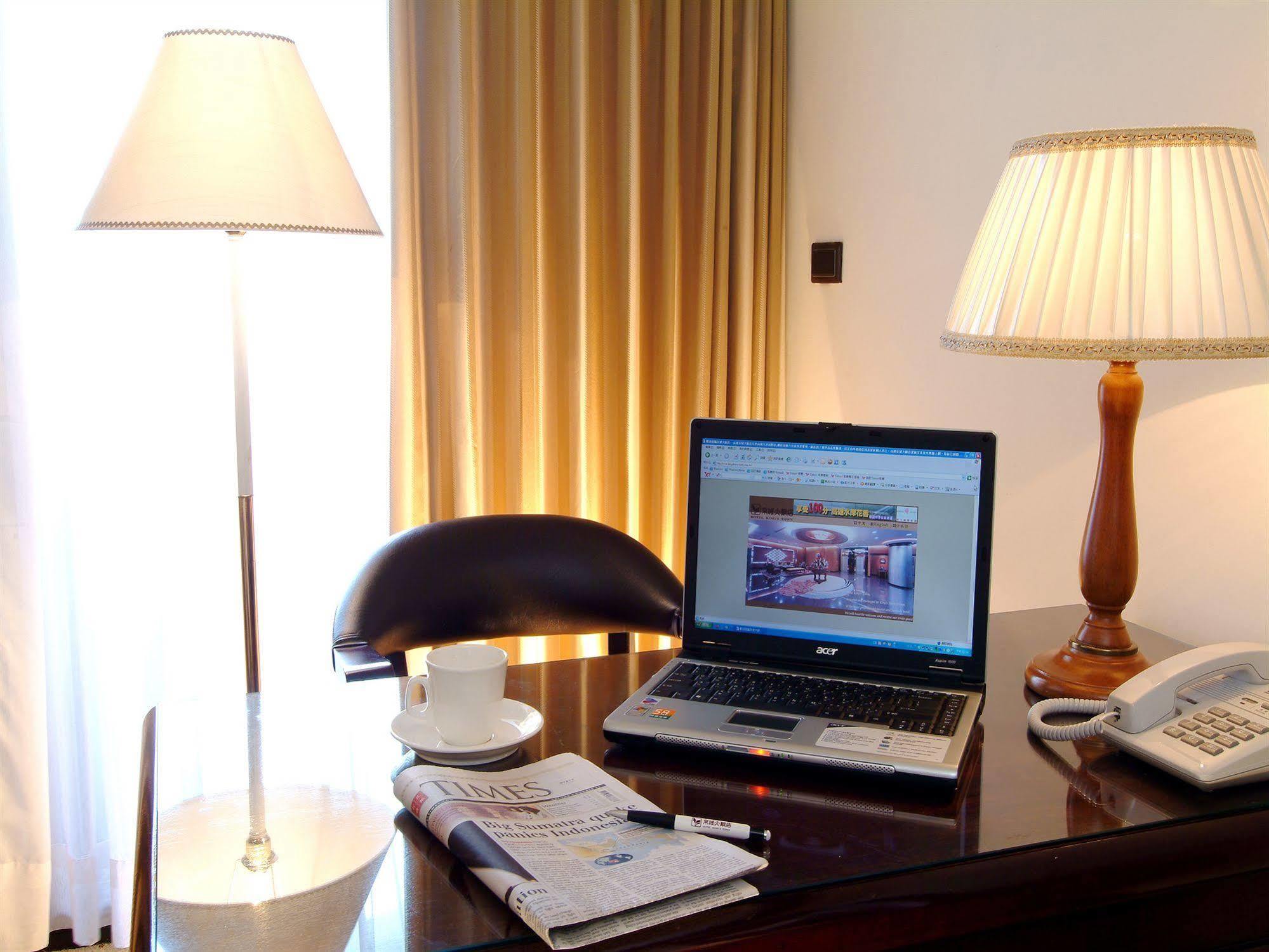 King'S Town Hotel Каосюн Екстериор снимка