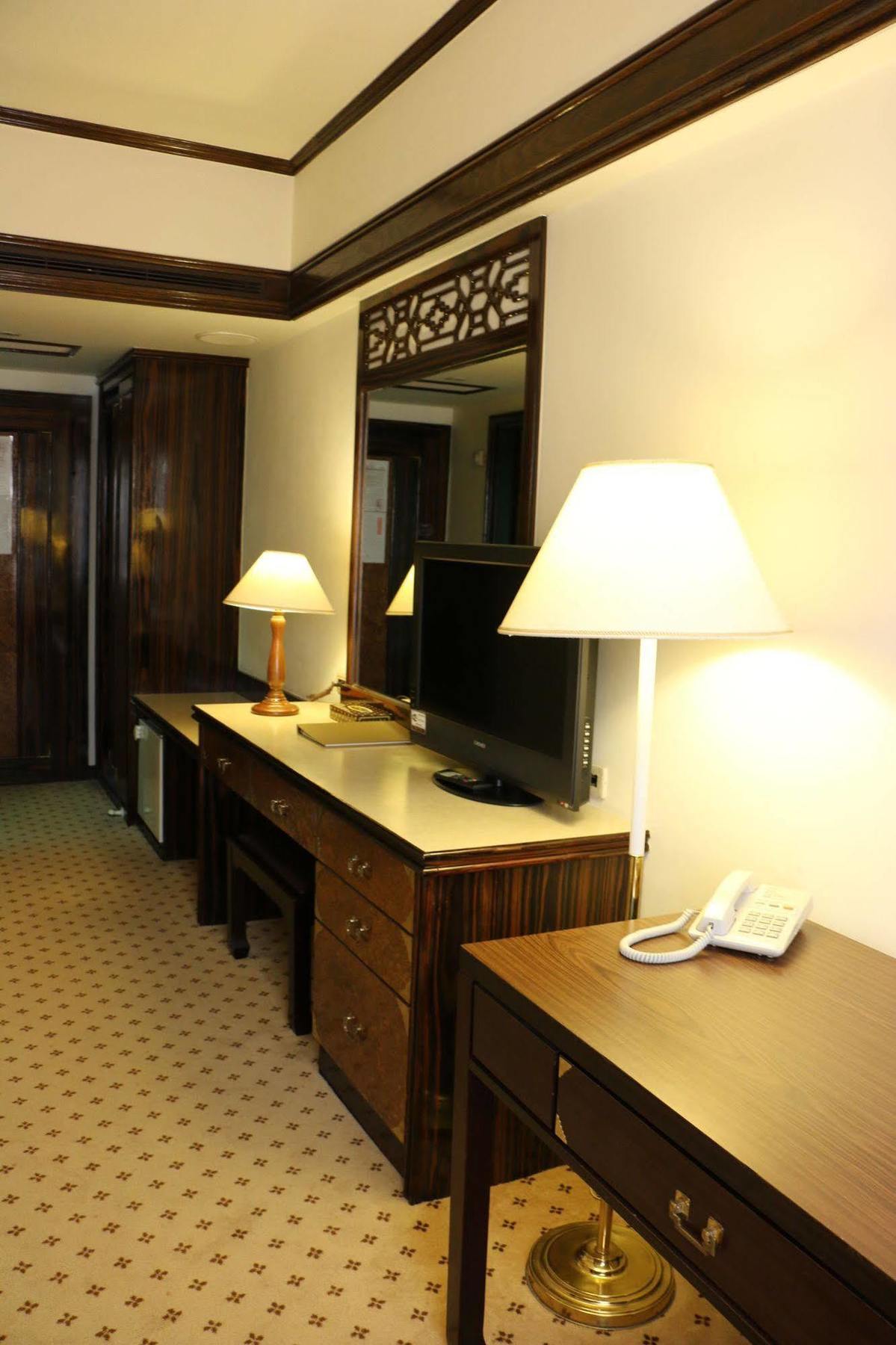 King'S Town Hotel Каосюн Екстериор снимка