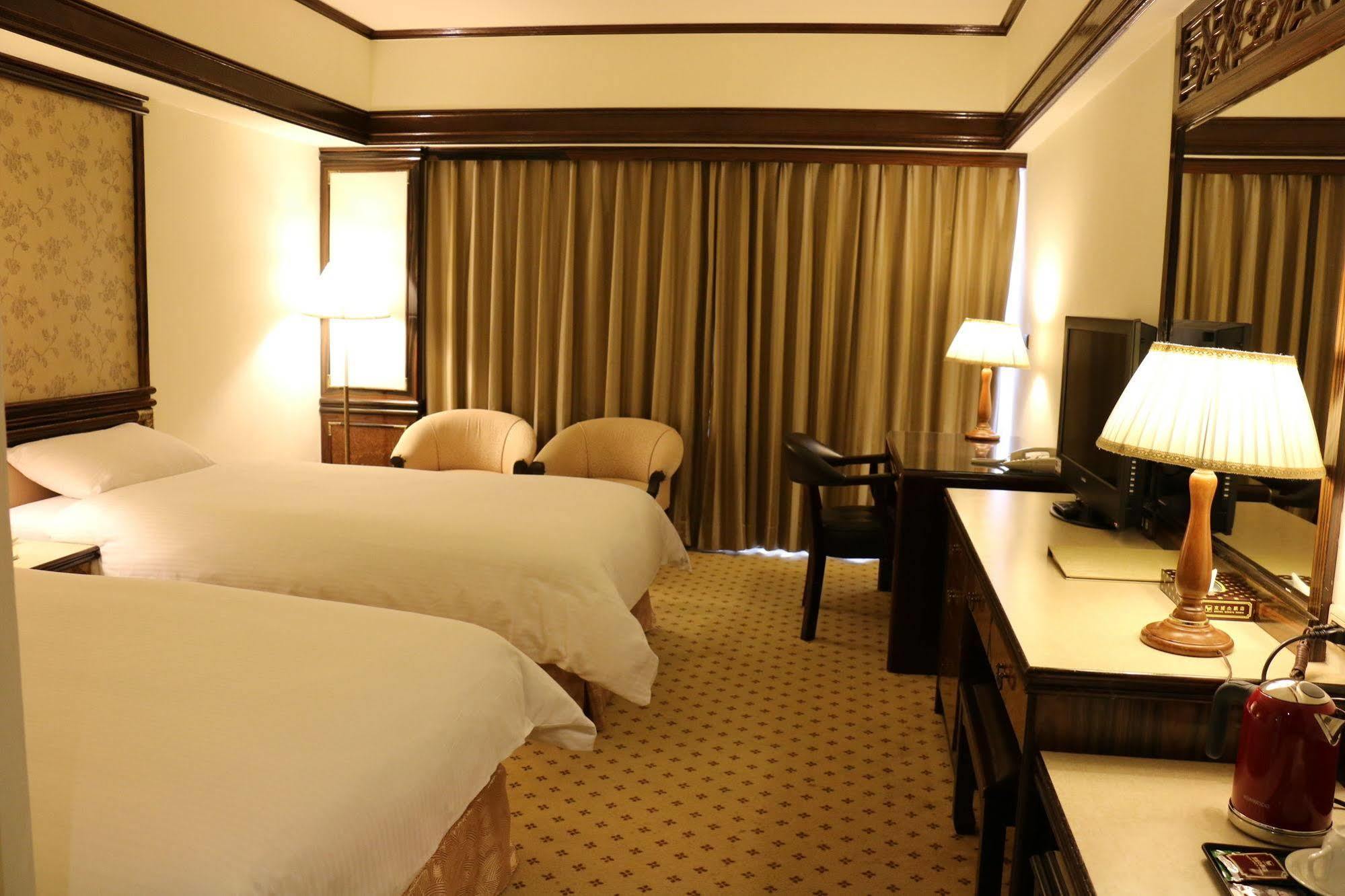 King'S Town Hotel Каосюн Екстериор снимка