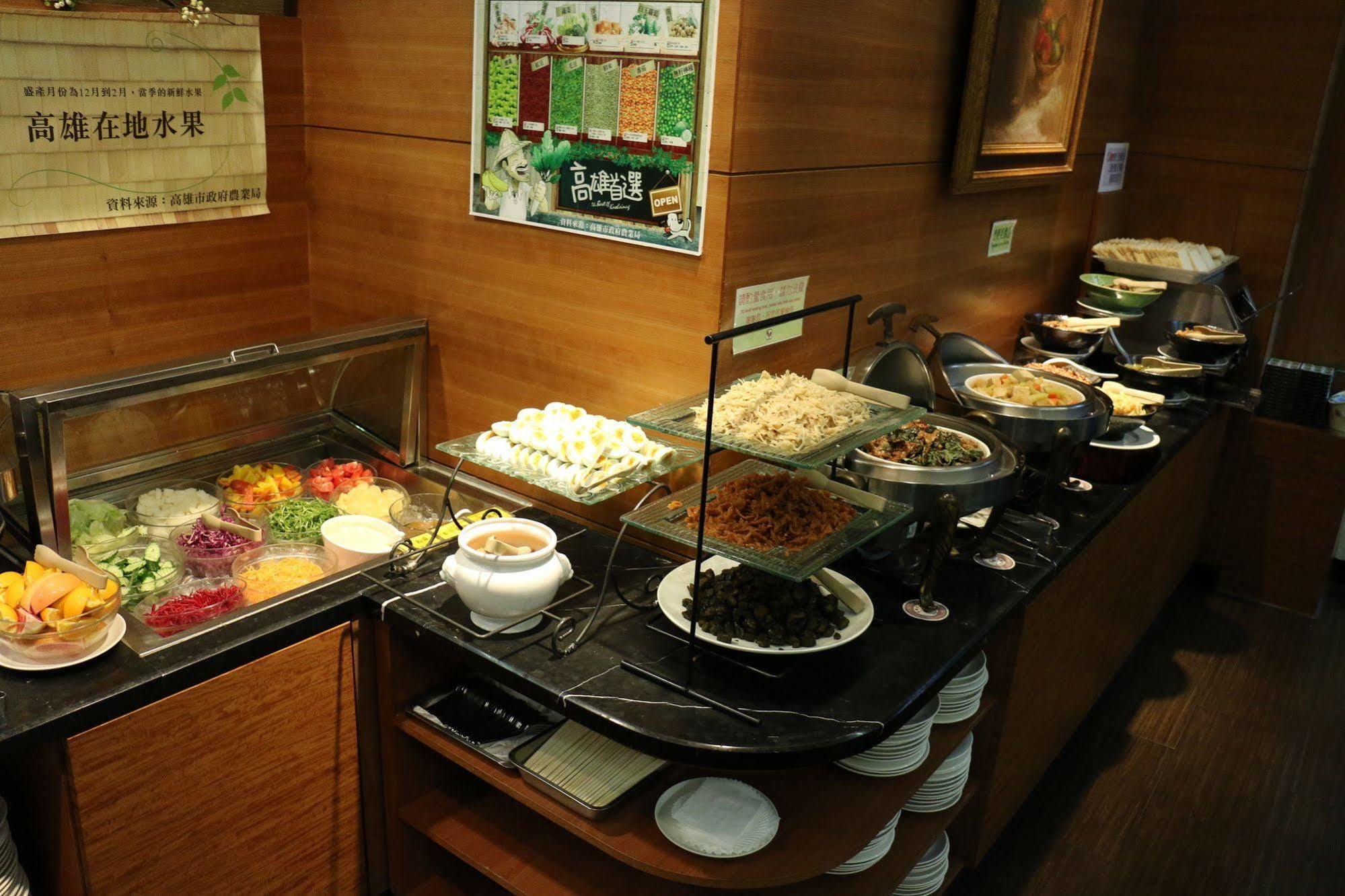 King'S Town Hotel Каосюн Екстериор снимка