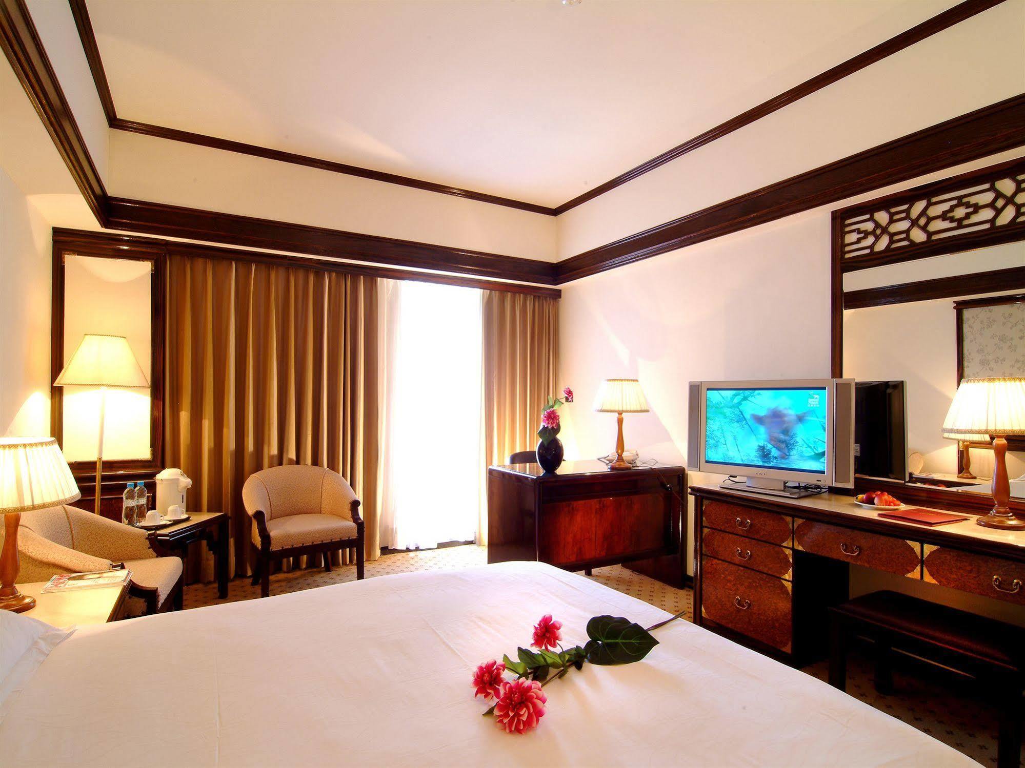 King'S Town Hotel Каосюн Екстериор снимка