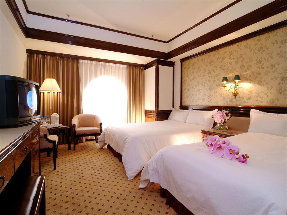 King'S Town Hotel Каосюн Екстериор снимка