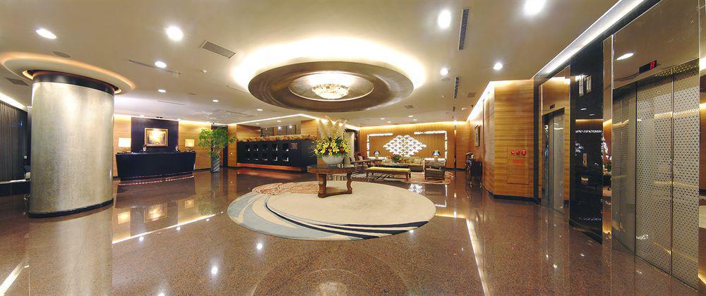 King'S Town Hotel Каосюн Екстериор снимка